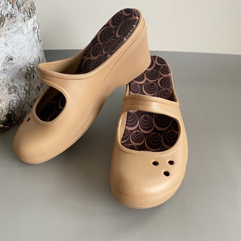Crocs Casey Mary Jane Wedge Nude Size 9 ECU
